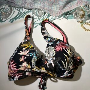 Top no boundaries Bikini Top Black With Tropical Plant Print Size XL